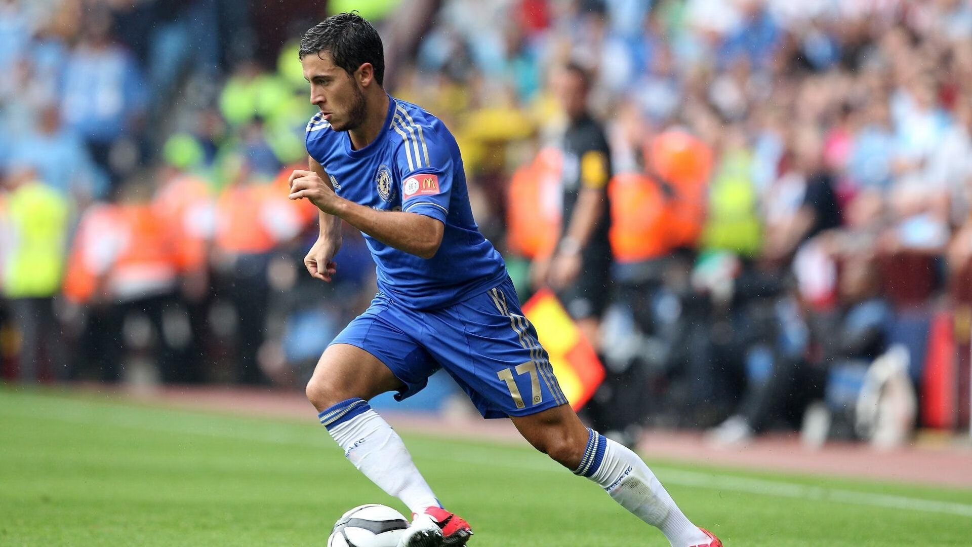 世界纵横山径越野赛 选手穿越雪线与丛林双重地形